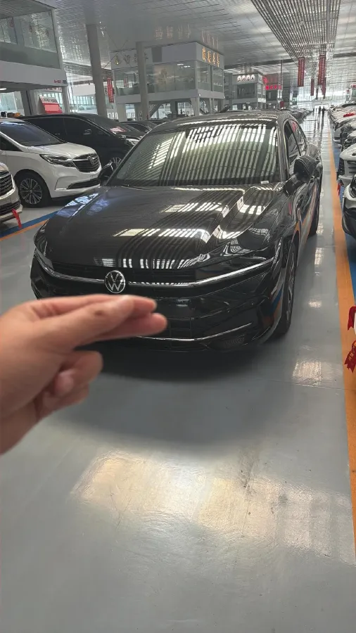 2024 Volkswagen Magotan 1.5T 160HP L4 7DCT,autocango,china used car exporter,china ev exporter,chinese used car exporter,chinese used ev exporter