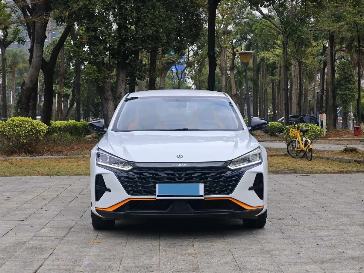 2023 DongFeng Aeolus YiXuan 1.5L 125HP L4 6DCT,autocango,china used car exporter,china ev exporter,chinese used car exporter,chinese used ev exporter