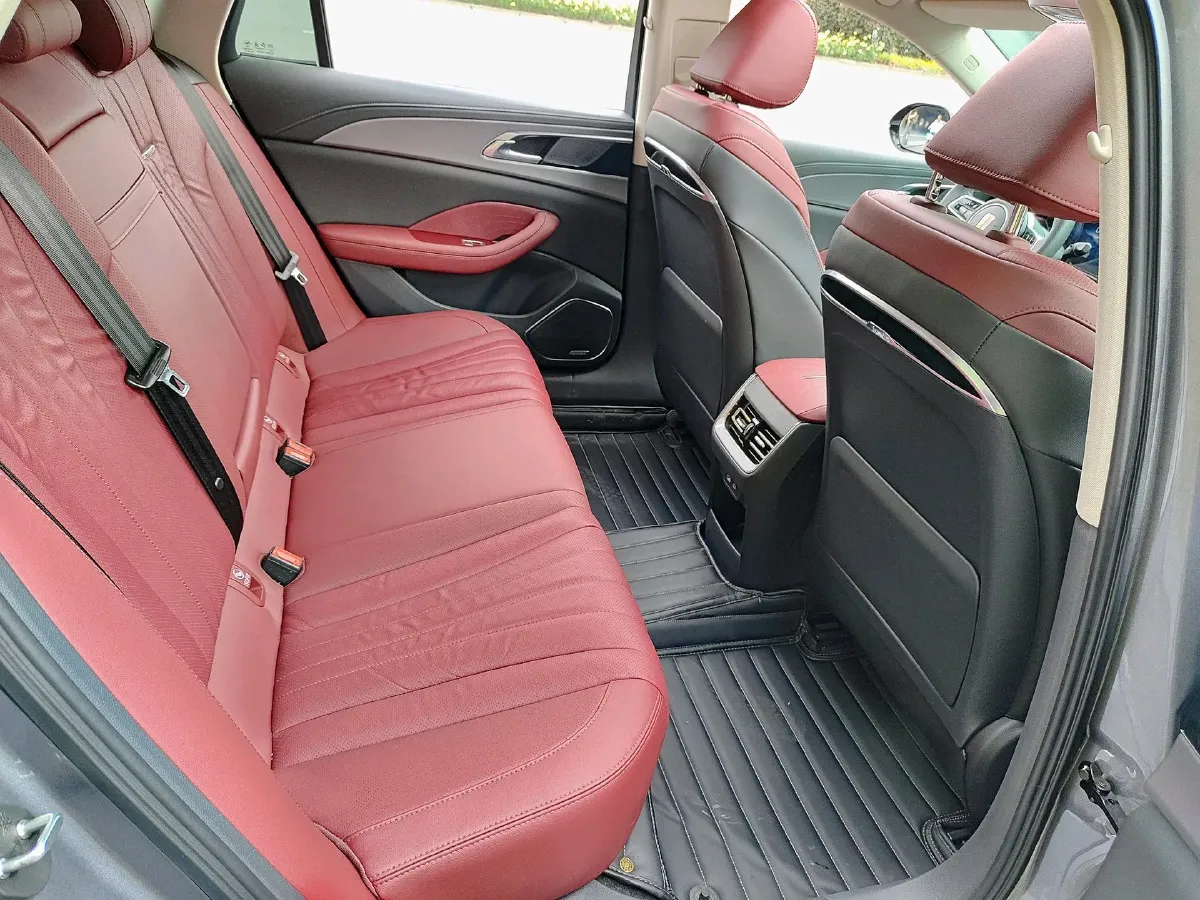 2023 HongQi H5 2.0T 224HP L4 8AT,autocango,china used car exporter,china ev exporter,chinese used car exporter,chinese used ev exporter