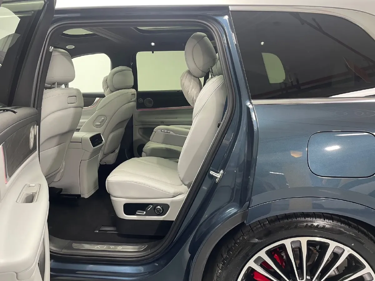 2024 AITO AITO M9 1.5T 152HP L4 REEV 42KWH,autocango,china used car exporter,china ev exporter,chinese used car exporter,chinese used ev exporter