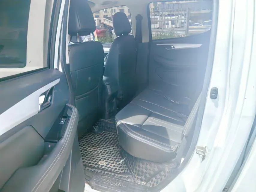 2022 Isuzu RE-MAX Jim 2.8T 120HP L4 5MT,autocango,china used car exporter,china ev exporter,chinese used car exporter,chinese used ev exporter