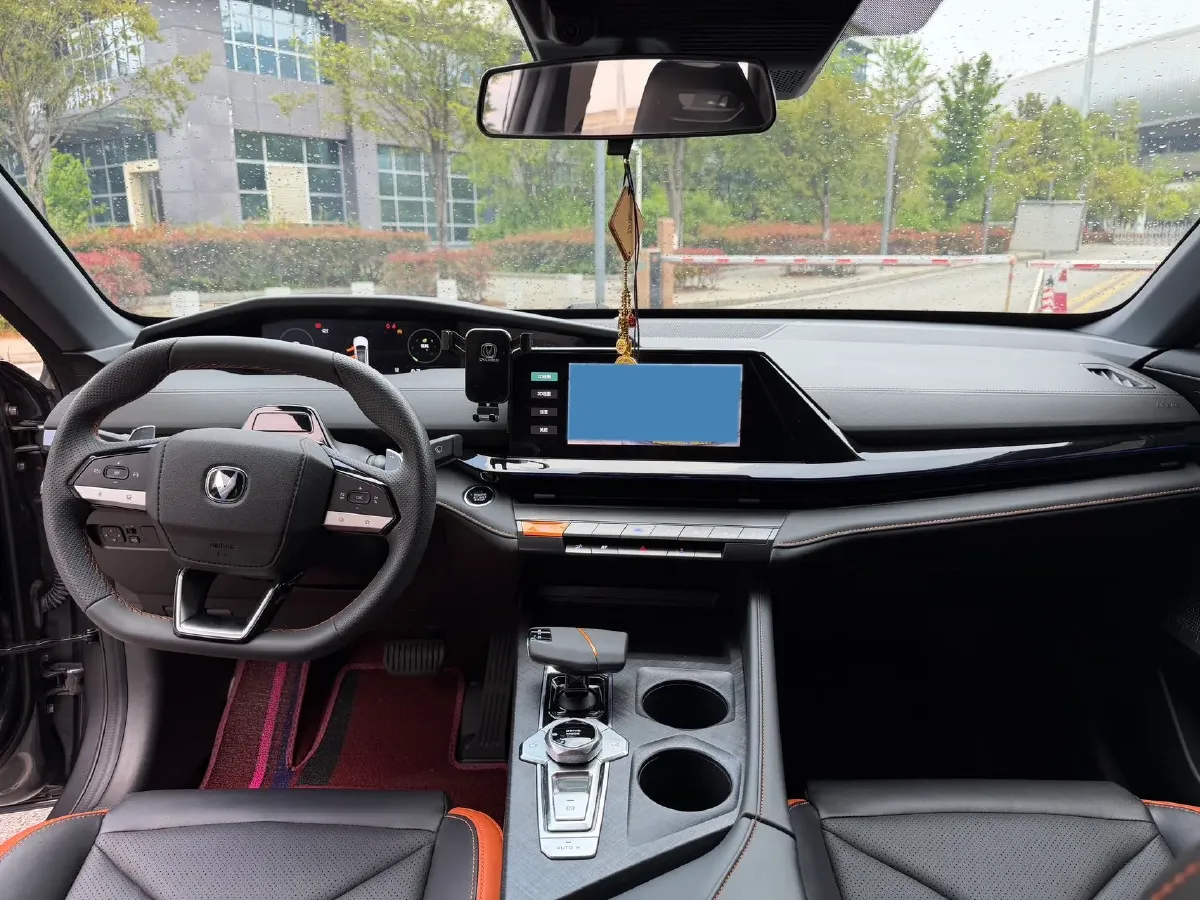 2023 ChangAn UNI-V 1.5T 188HP L4 7DCT,autocango,china used car exporter,china ev exporter,chinese used car exporter,chinese used ev exporter