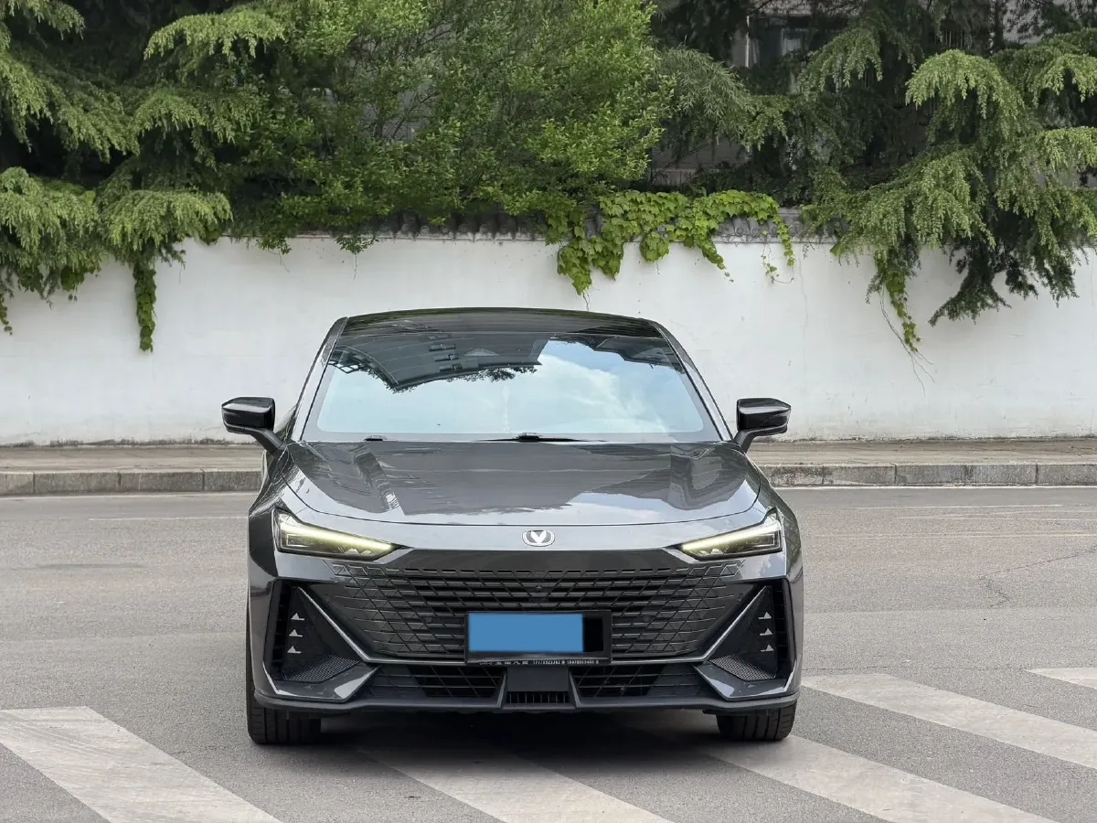 2023 ChangAn UNI-V 1.5T 188HP L4 7DCT,autocango,china used car exporter,china ev exporter,chinese used car exporter,chinese used ev exporter