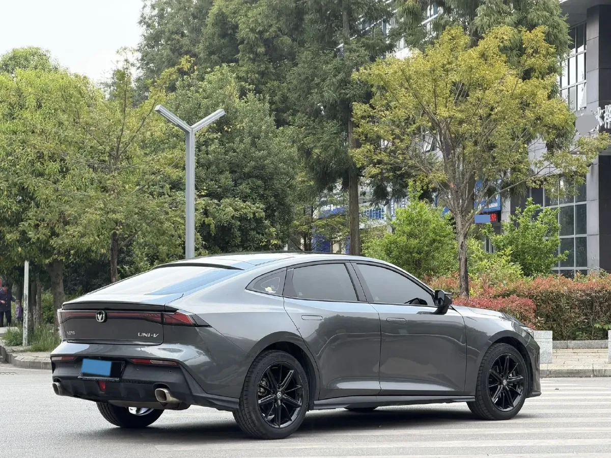 2023 ChangAn UNI-V 1.5T 188HP L4 7DCT,autocango,china used car exporter,china ev exporter,chinese used car exporter,chinese used ev exporter