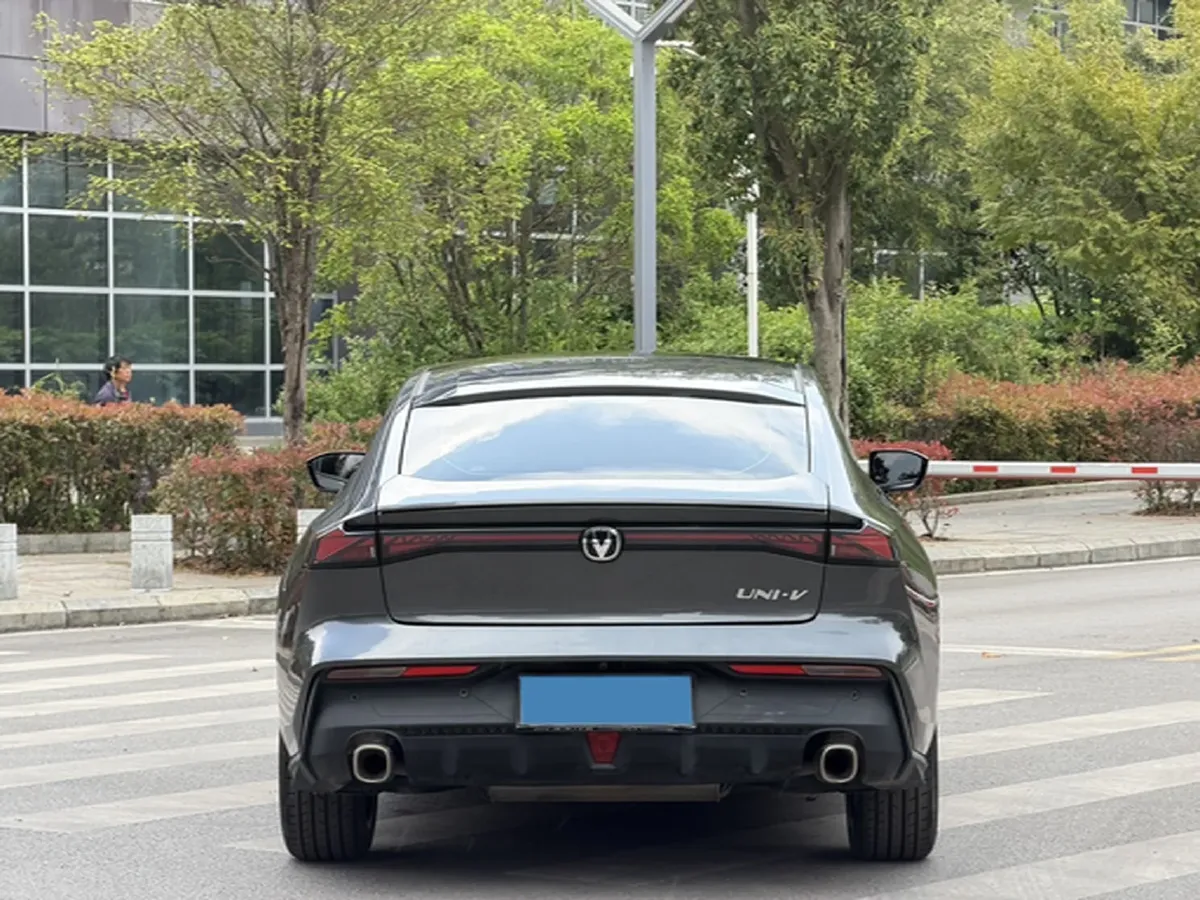 2023 ChangAn UNI-V 1.5T 188HP L4 7DCT,autocango,china used car exporter,china ev exporter,chinese used car exporter,chinese used ev exporter