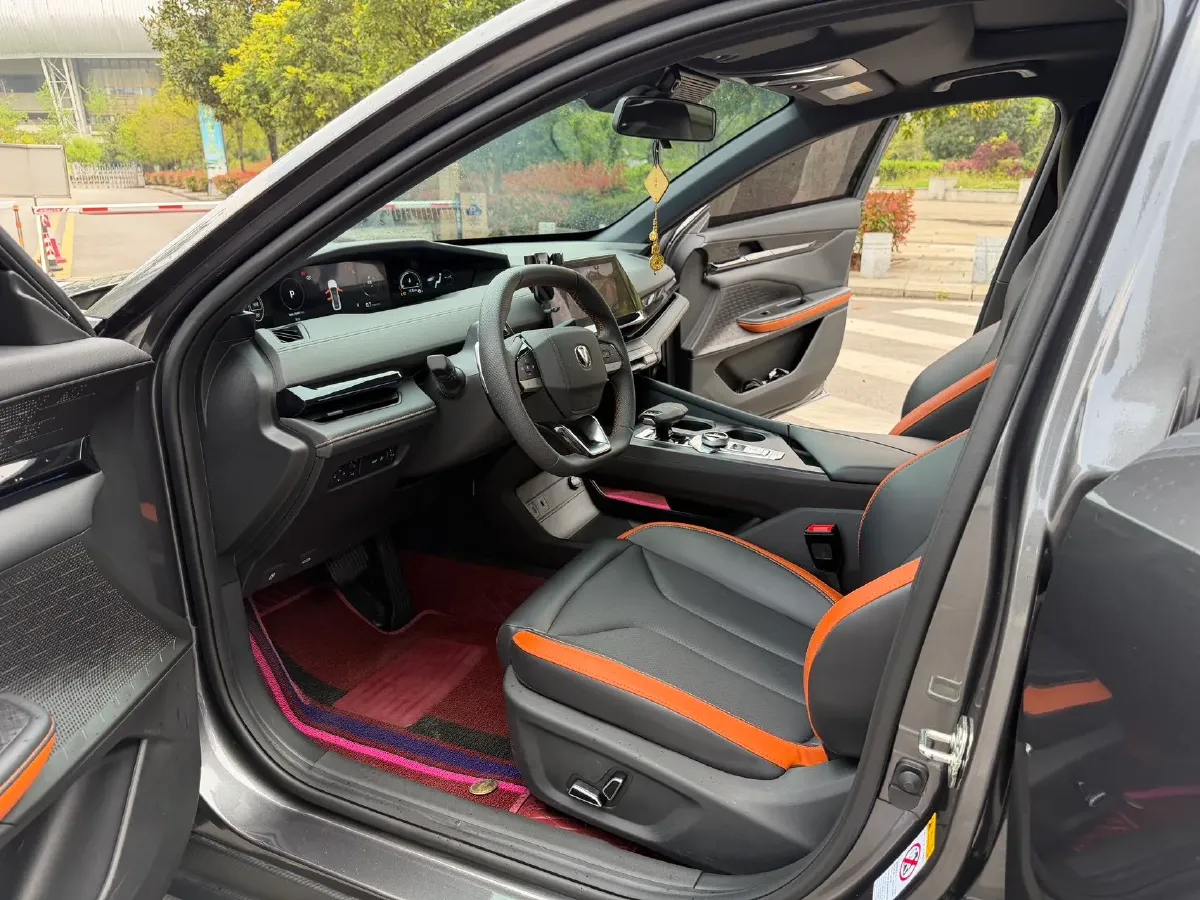 2023 ChangAn UNI-V 1.5T 188HP L4 7DCT,autocango,china used car exporter,china ev exporter,chinese used car exporter,chinese used ev exporter