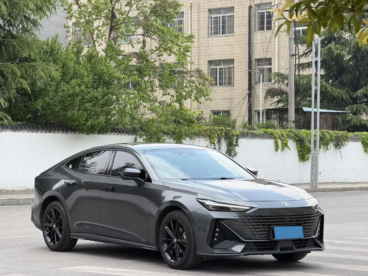 2023 ChangAn UNI-V 1.5T 188HP L4 7DCT,autocango,china used car exporter,china ev exporter,chinese used car exporter,chinese used ev exporter