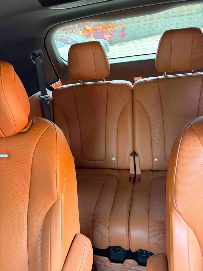 2025 AITO AITO M9 REEV 160HP REEV 52KWH,autocango,china used car exporter,china ev exporter,chinese used car exporter,chinese used ev exporter