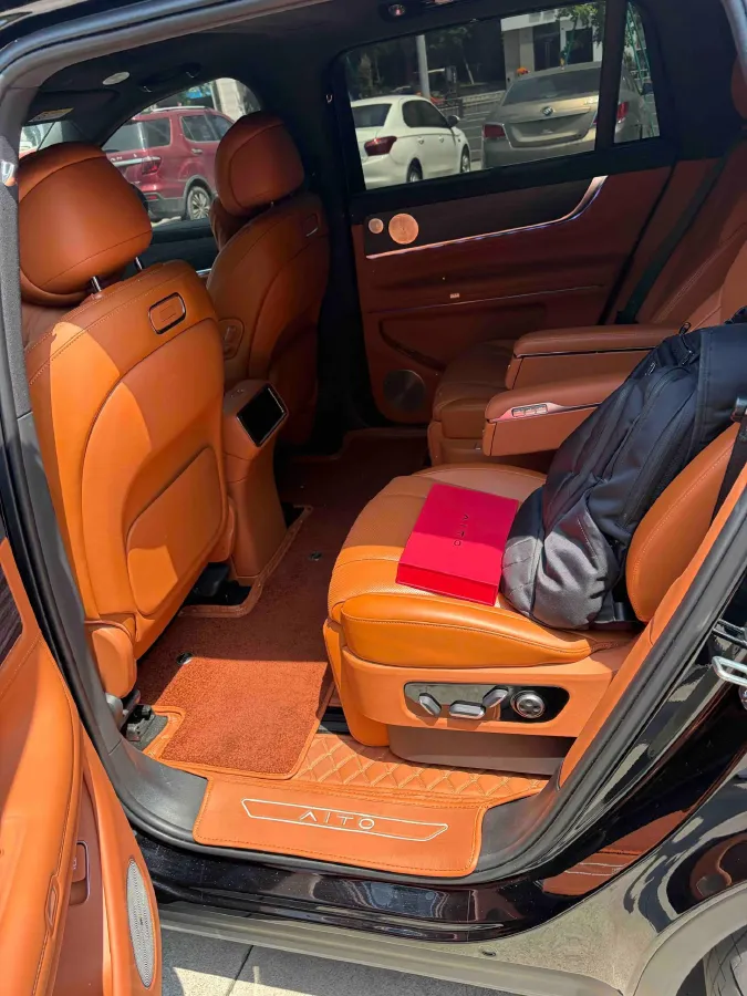 2025 AITO AITO M9 REEV 160HP REEV 52KWH,autocango,china used car exporter,china ev exporter,chinese used car exporter,chinese used ev exporter