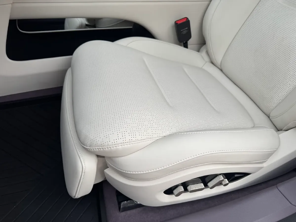 2025 Avatr 06 REEV 156HP REEV,autocango,china used car exporter,china ev exporter,chinese used car exporter,chinese used ev exporter