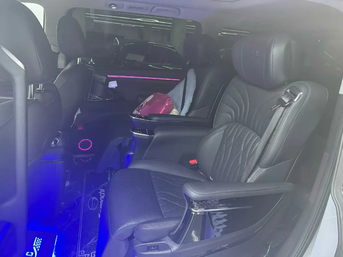 2024 GAC Trumpchi M8 2.0T 252HP L4 8AT,autocango,china used car exporter,china ev exporter,chinese used car exporter,chinese used ev exporter