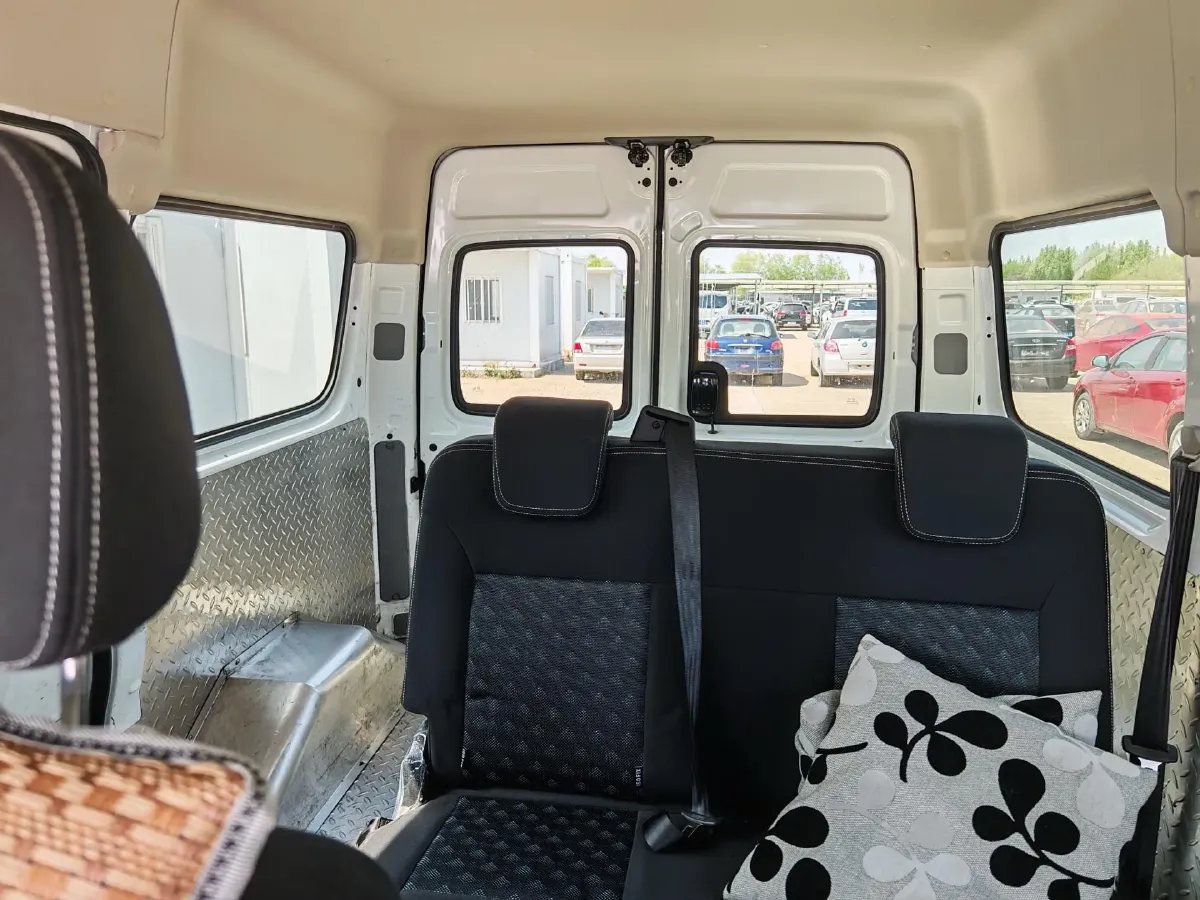 2019 MAXUS XinTu V80 2.5T 136HP L4 6MT,autocango,china used car exporter,china ev exporter,chinese used car exporter,chinese used ev exporter