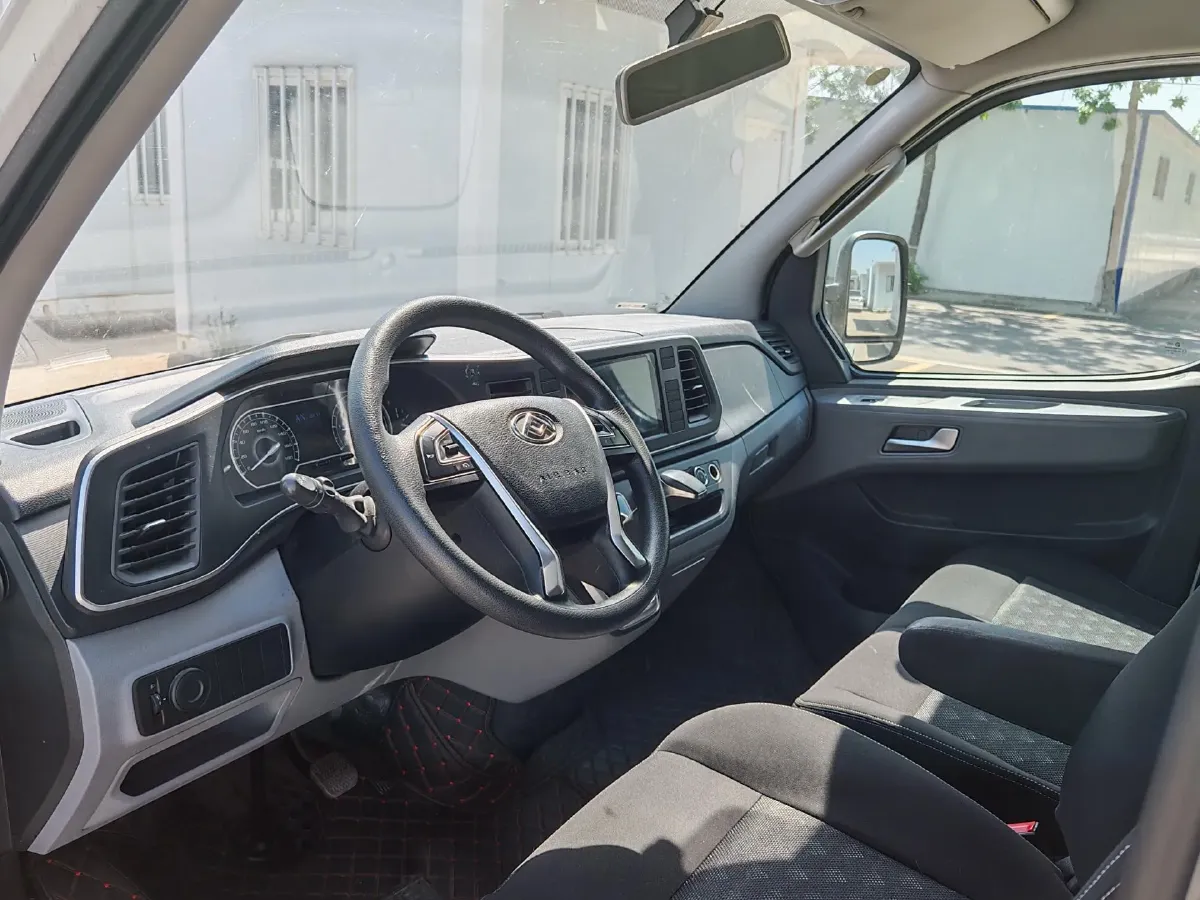 2019 MAXUS XinTu V80 2.5T 136HP L4 6MT,autocango,china used car exporter,china ev exporter,chinese used car exporter,chinese used ev exporter