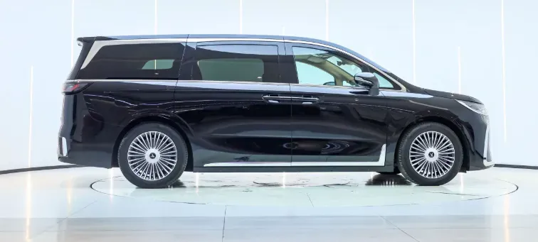 2025 Voyah Dream 1.5T 150HP L4 PHEV 41.7KWH,autocango,china used car exporter,china ev exporter,chinese used car exporter,chinese used ev exporter