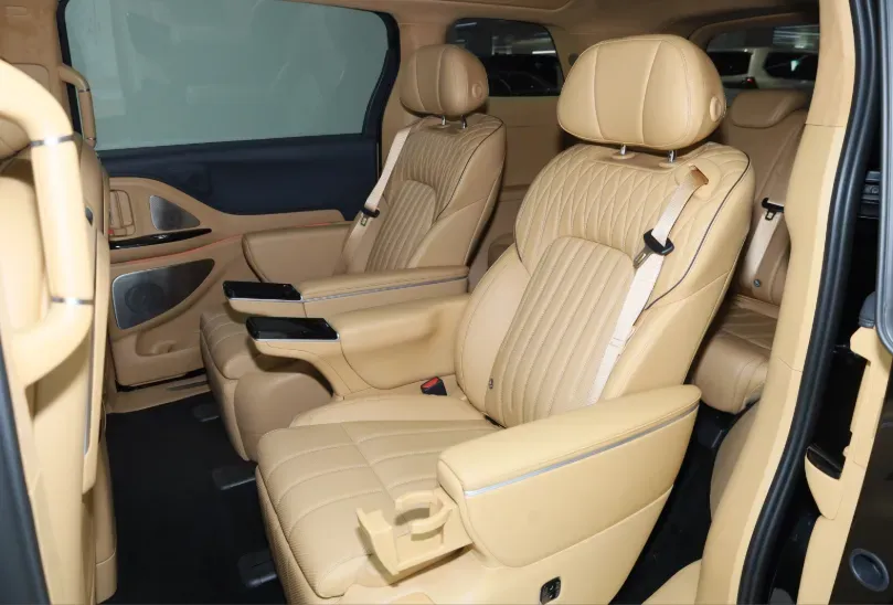 2025 Voyah Dream 1.5T 150HP L4 PHEV 41.7KWH,autocango,china used car exporter,china ev exporter,chinese used car exporter,chinese used ev exporter