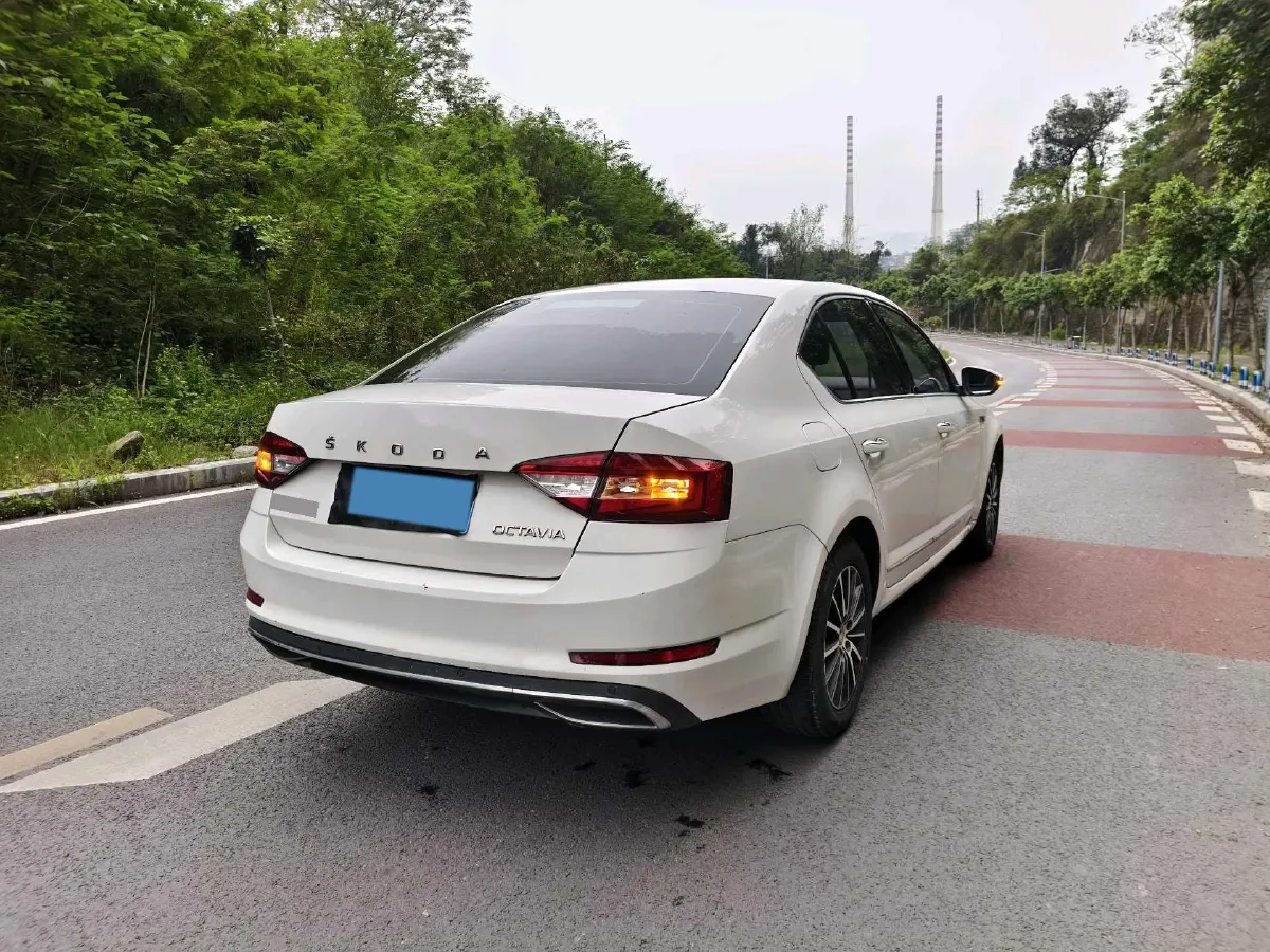 2019 Skoda Octavia 1.5L 116HP L4 6AT,autocango,china used car exporter,china ev exporter,chinese used car exporter,chinese used ev exporter