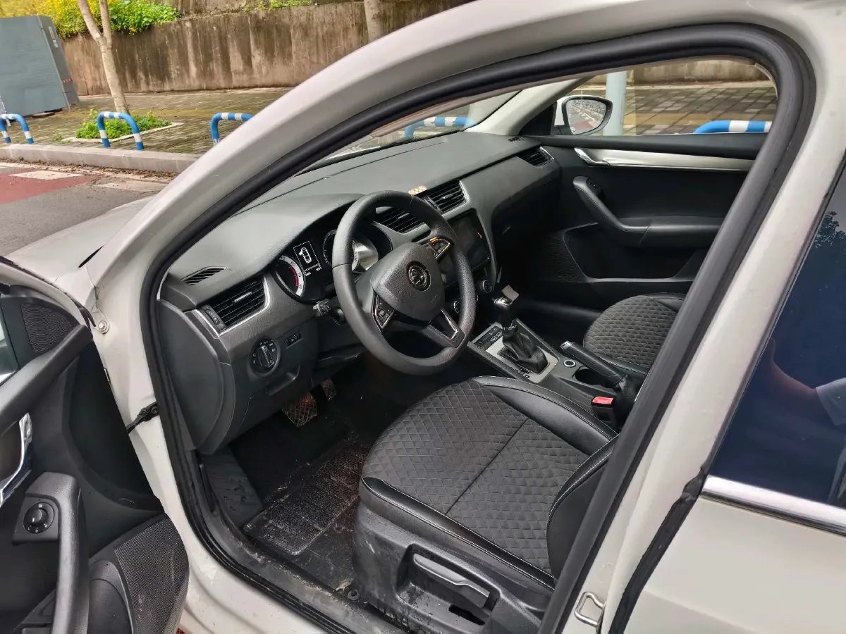 2019 Skoda Octavia 1.5L 116HP L4 6AT,autocango,china used car exporter,china ev exporter,chinese used car exporter,chinese used ev exporter