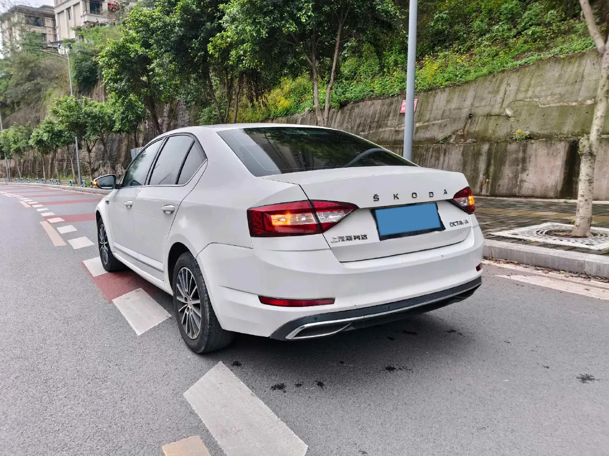 2019 Skoda Octavia 1.5L 116HP L4 6AT,autocango,china used car exporter,china ev exporter,chinese used car exporter,chinese used ev exporter