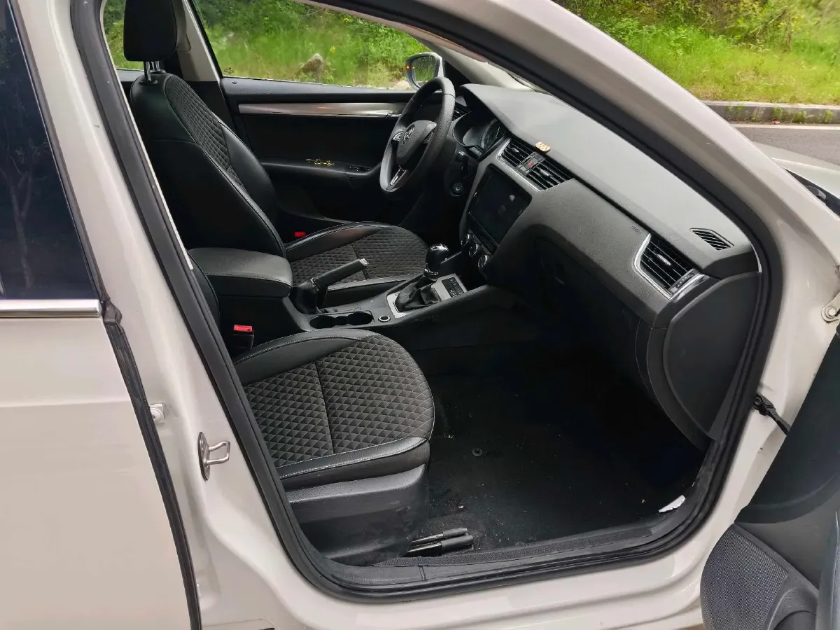 2019 Skoda Octavia 1.5L 116HP L4 6AT,autocango,china used car exporter,china ev exporter,chinese used car exporter,chinese used ev exporter