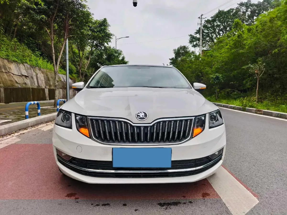 2019 Skoda Octavia 1.5L 116HP L4 6AT,autocango,china used car exporter,china ev exporter,chinese used car exporter,chinese used ev exporter