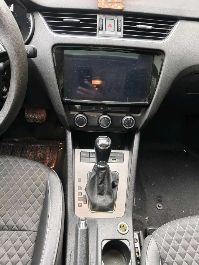 2019 Skoda Octavia 1.5L 116HP L4 6AT,autocango,china used car exporter,china ev exporter,chinese used car exporter,chinese used ev exporter