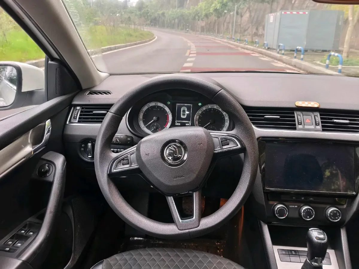 2019 Skoda Octavia 1.5L 116HP L4 6AT,autocango,china used car exporter,china ev exporter,chinese used car exporter,chinese used ev exporter