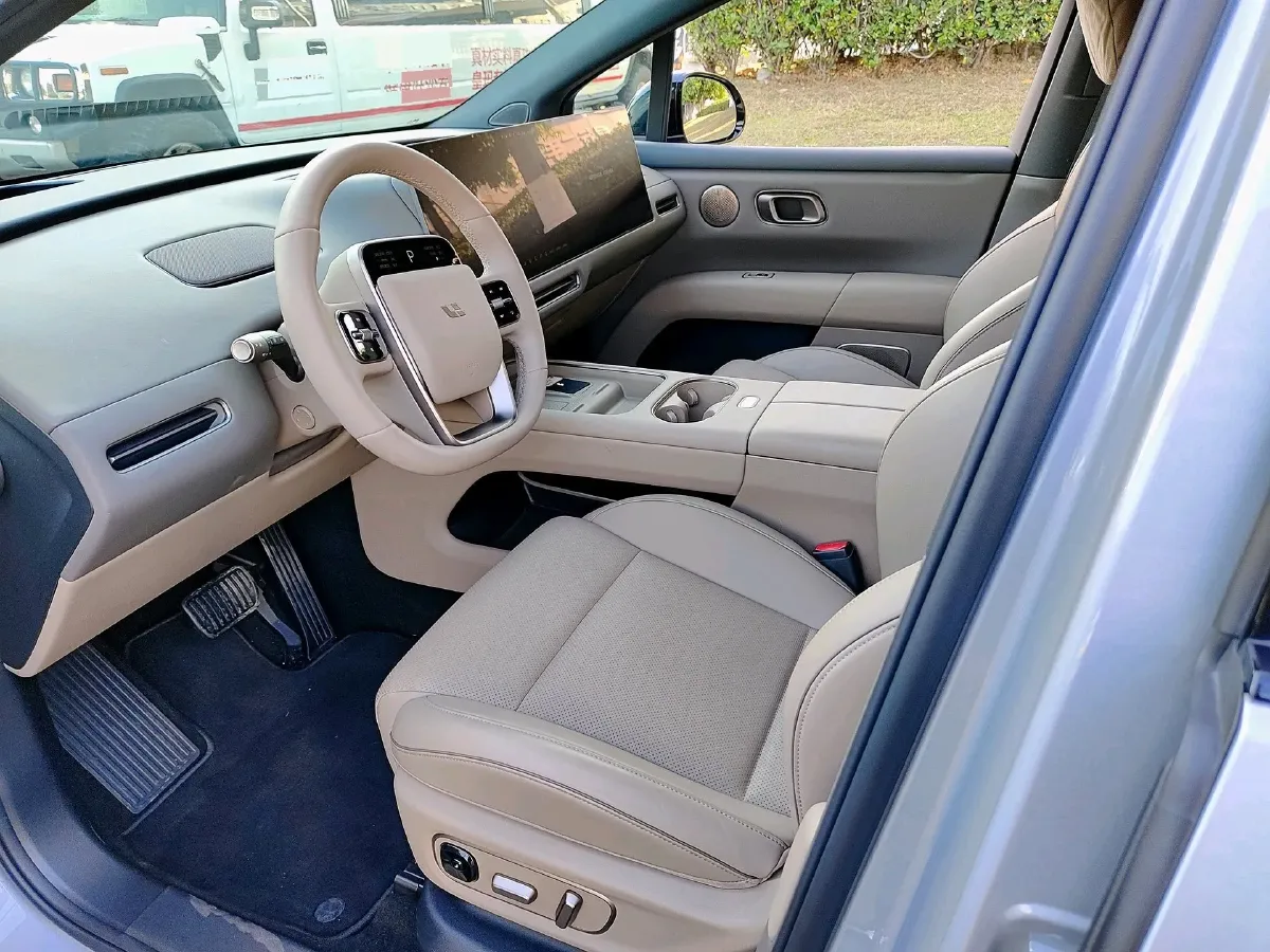 2025 Li i6 BEV,autocango,china used car exporter,china ev exporter,chinese used car exporter,chinese used ev exporter