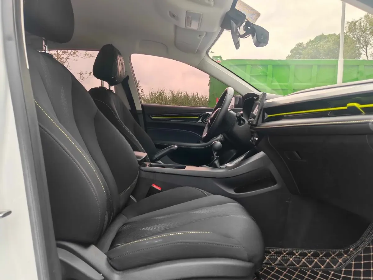 2021 Roewe i5 1.5L 120HP L4 CVT,autocango,china used car exporter,china ev exporter,chinese used car exporter,chinese used ev exporter