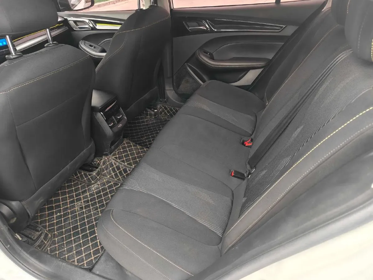 2021 Roewe i5 1.5L 120HP L4 CVT,autocango,china used car exporter,china ev exporter,chinese used car exporter,chinese used ev exporter