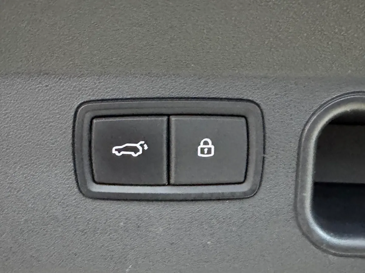 2021 Li ONE Range Extended 131HP REEV 40.5KWH,autocango,china used car exporter,china ev exporter,chinese used car exporter,chinese used ev exporter