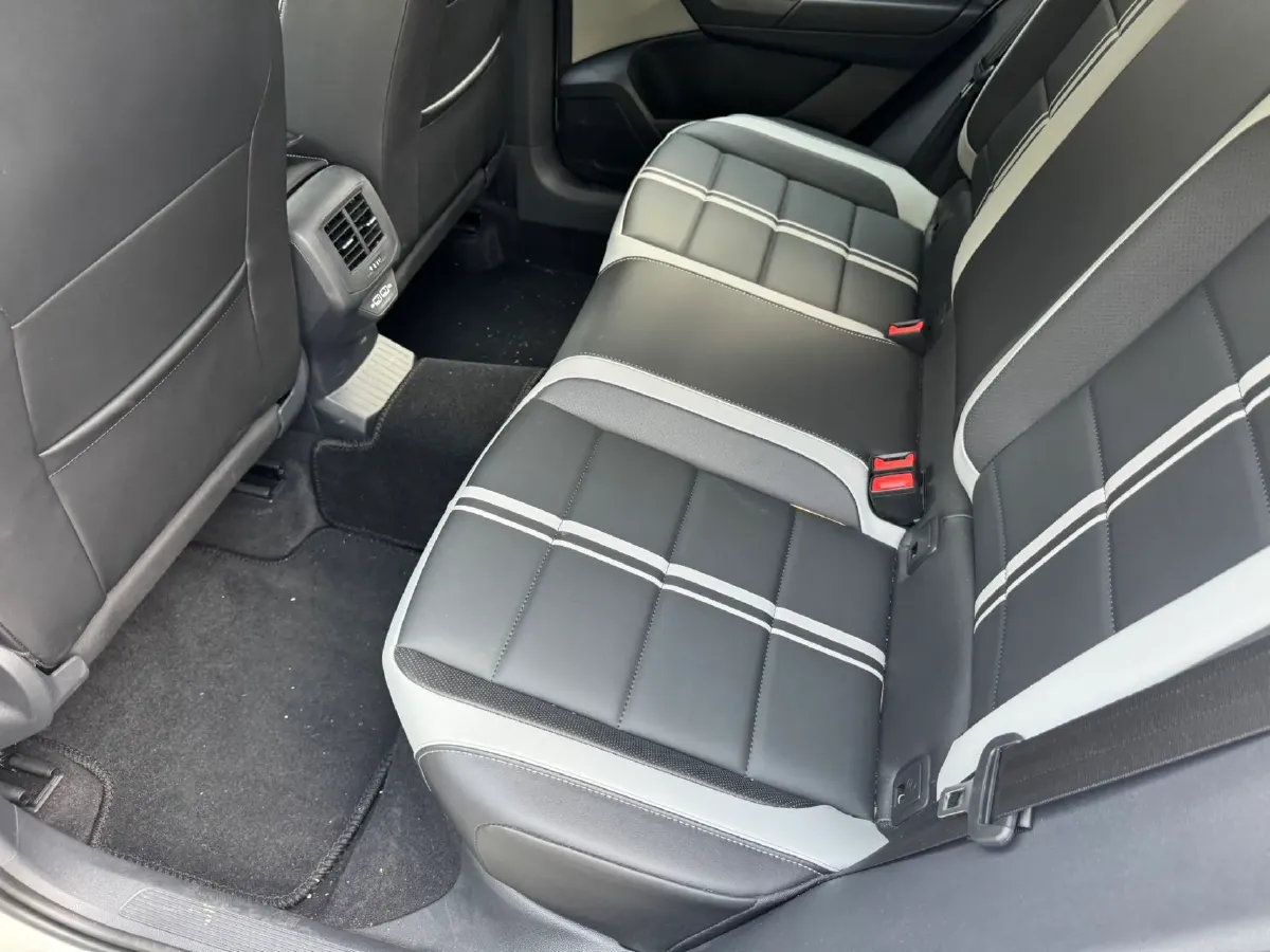 2023 Volkswagen T-Roc 1.5T 160HP L4 7DCT,autocango,china used car exporter,china ev exporter,chinese used car exporter,chinese used ev exporter