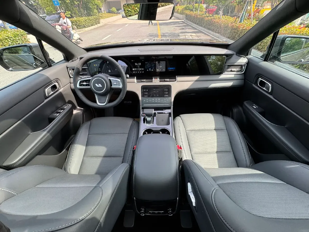 2021 Li ONE Range Extended 131HP REEV 40.5KWH,autocango,china used car exporter,china ev exporter,chinese used car exporter,chinese used ev exporter