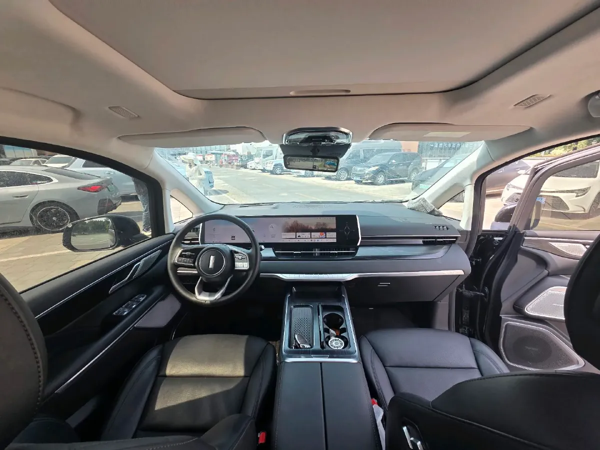 2024 Volvo C40 BEV 82KWH,autocango,china used car exporter,china ev exporter,chinese used car exporter,chinese used ev exporter