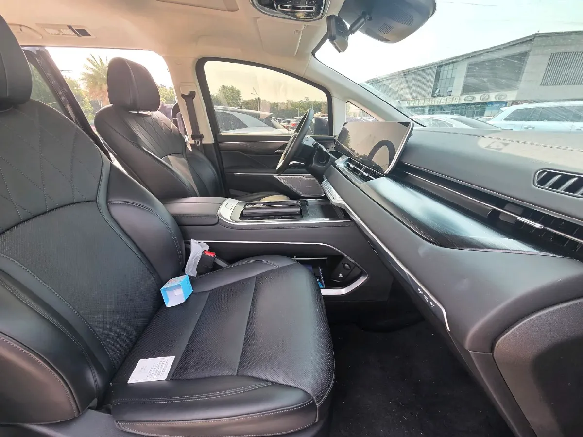 2024 Volvo C40 BEV 82KWH,autocango,china used car exporter,china ev exporter,chinese used car exporter,chinese used ev exporter