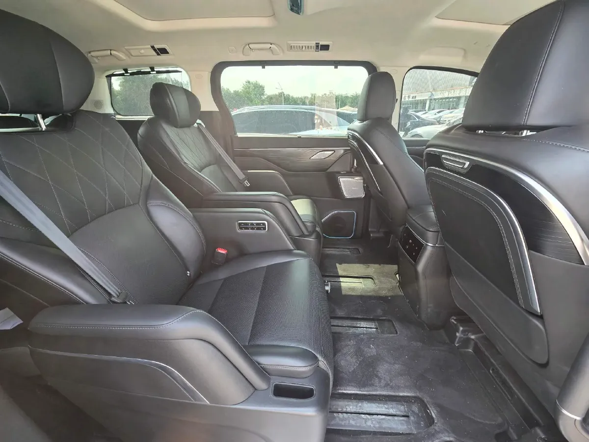 2024 Volvo C40 BEV 82KWH,autocango,china used car exporter,china ev exporter,chinese used car exporter,chinese used ev exporter