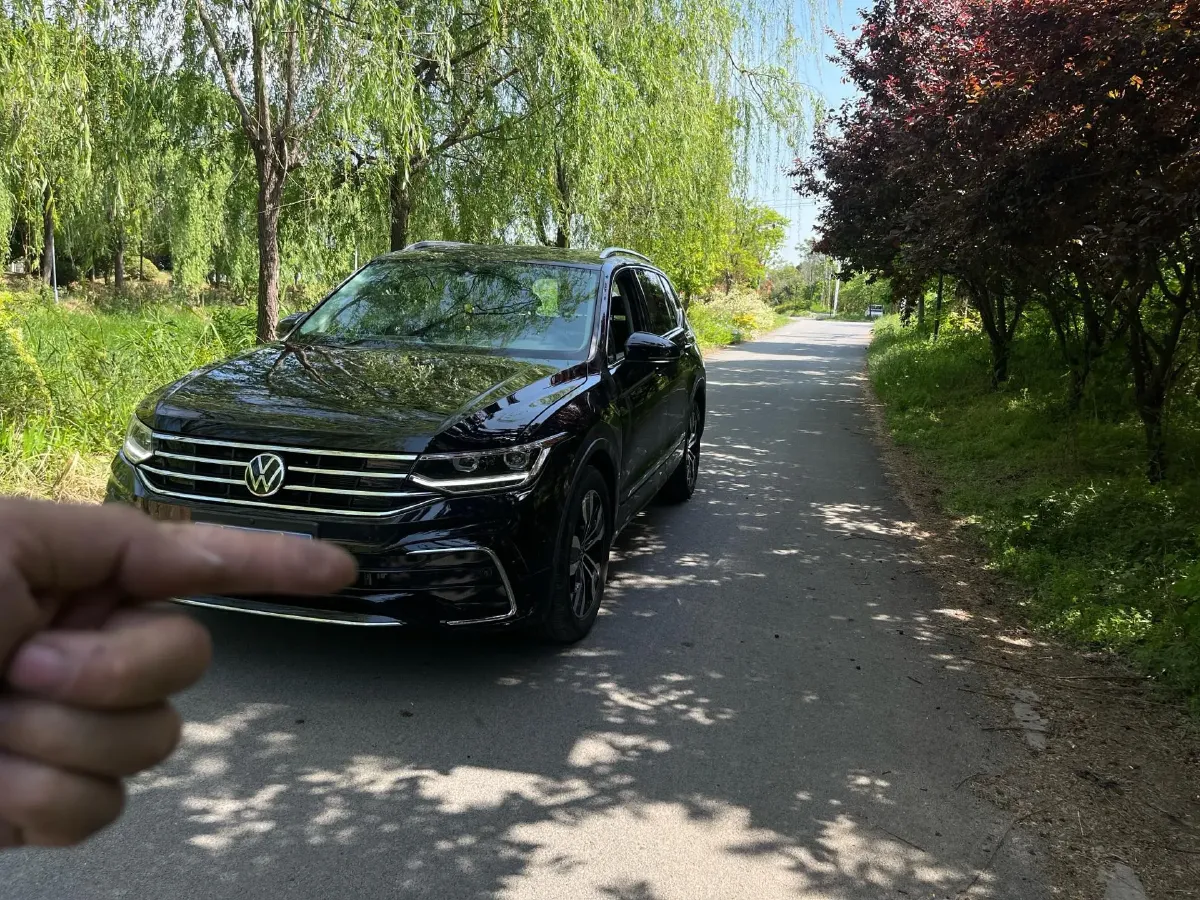 2024 Volkswagen Tiguan L 2.0T 186HP L4 7DCT,autocango,china used car exporter,china ev exporter,chinese used car exporter,chinese used ev exporter