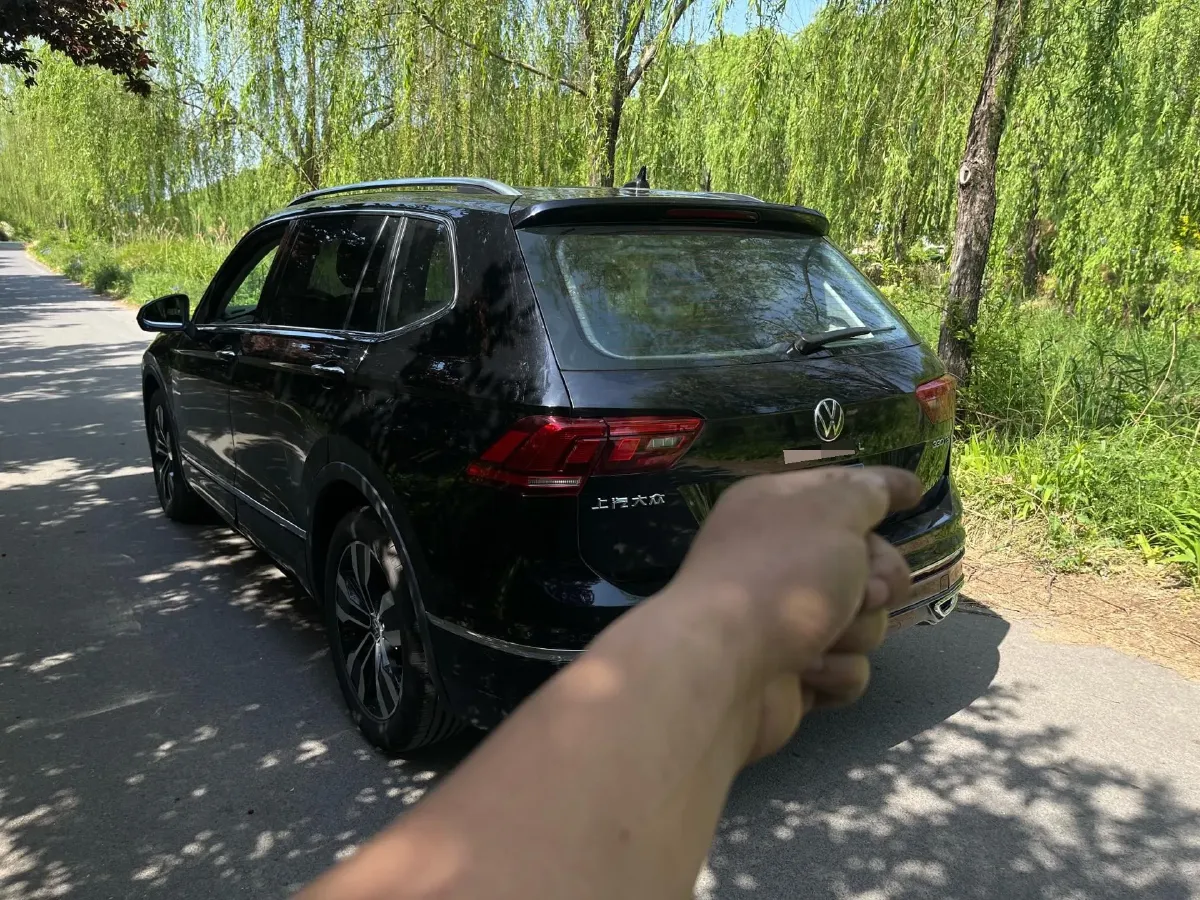 2024 Volkswagen Tiguan L 2.0T 186HP L4 7DCT,autocango,china used car exporter,china ev exporter,chinese used car exporter,chinese used ev exporter