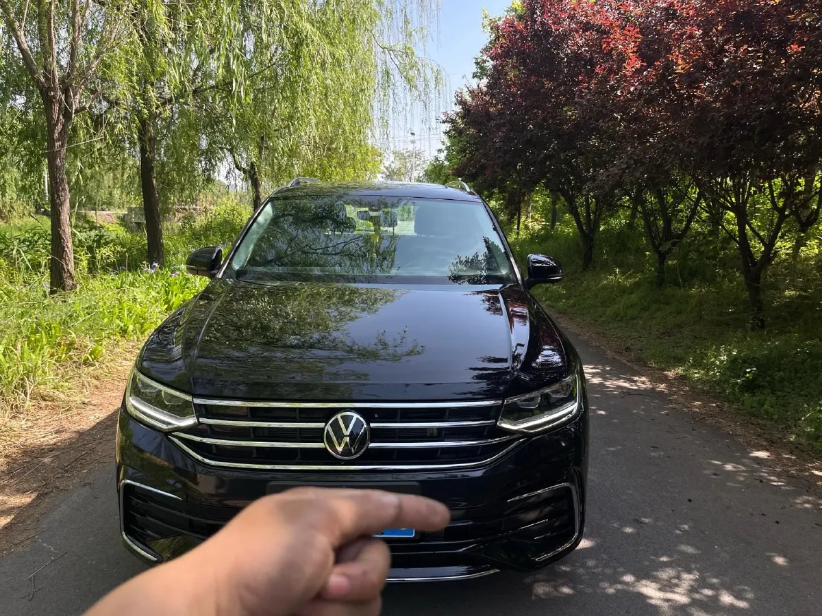 2024 Volkswagen Tiguan L 2.0T 186HP L4 7DCT,autocango,china used car exporter,china ev exporter,chinese used car exporter,chinese used ev exporter