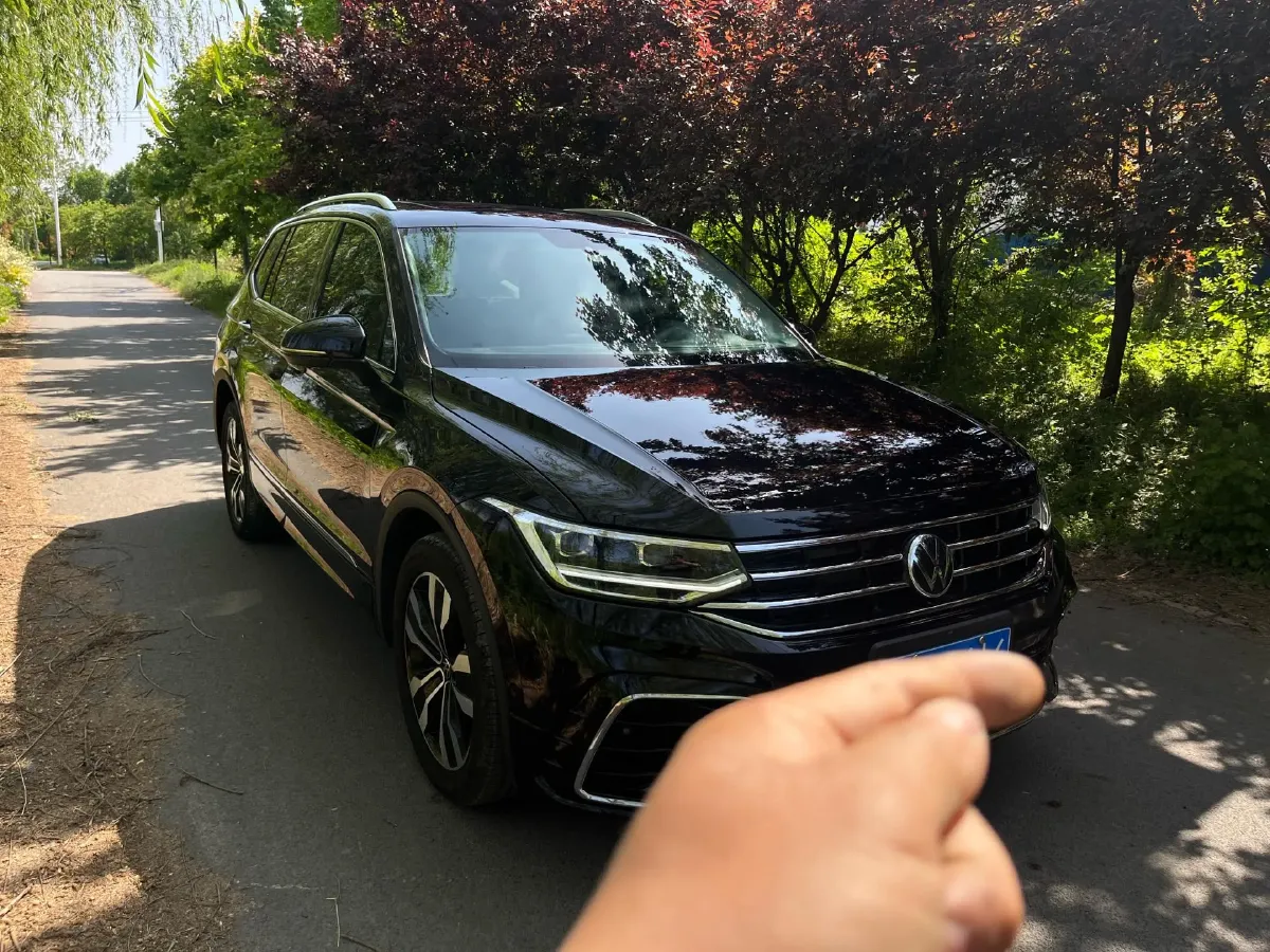 2024 Volkswagen Tiguan L 2.0T 186HP L4 7DCT,autocango,china used car exporter,china ev exporter,chinese used car exporter,chinese used ev exporter