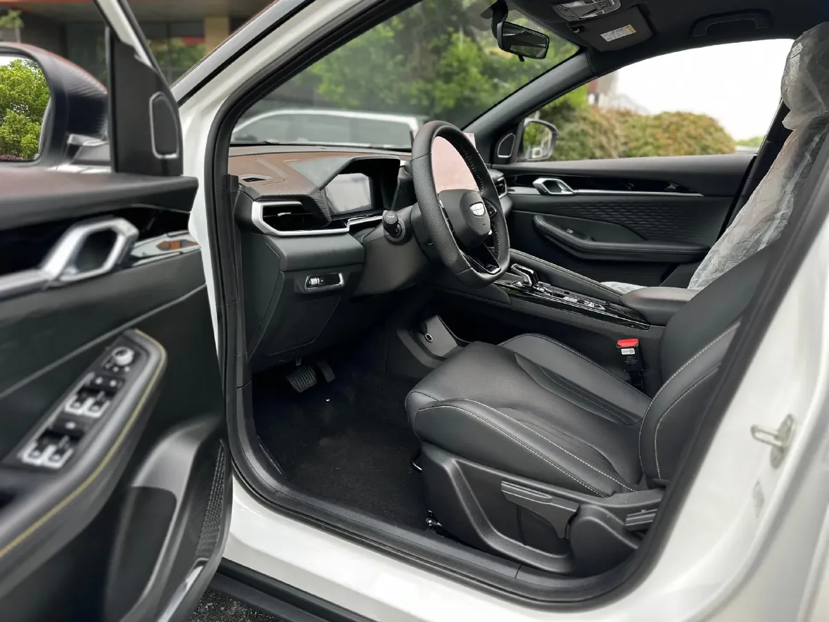 2025 Geely Coolray 1.5T 181HP L4 7DCT,autocango,china used car exporter,china ev exporter,chinese used car exporter,chinese used ev exporter