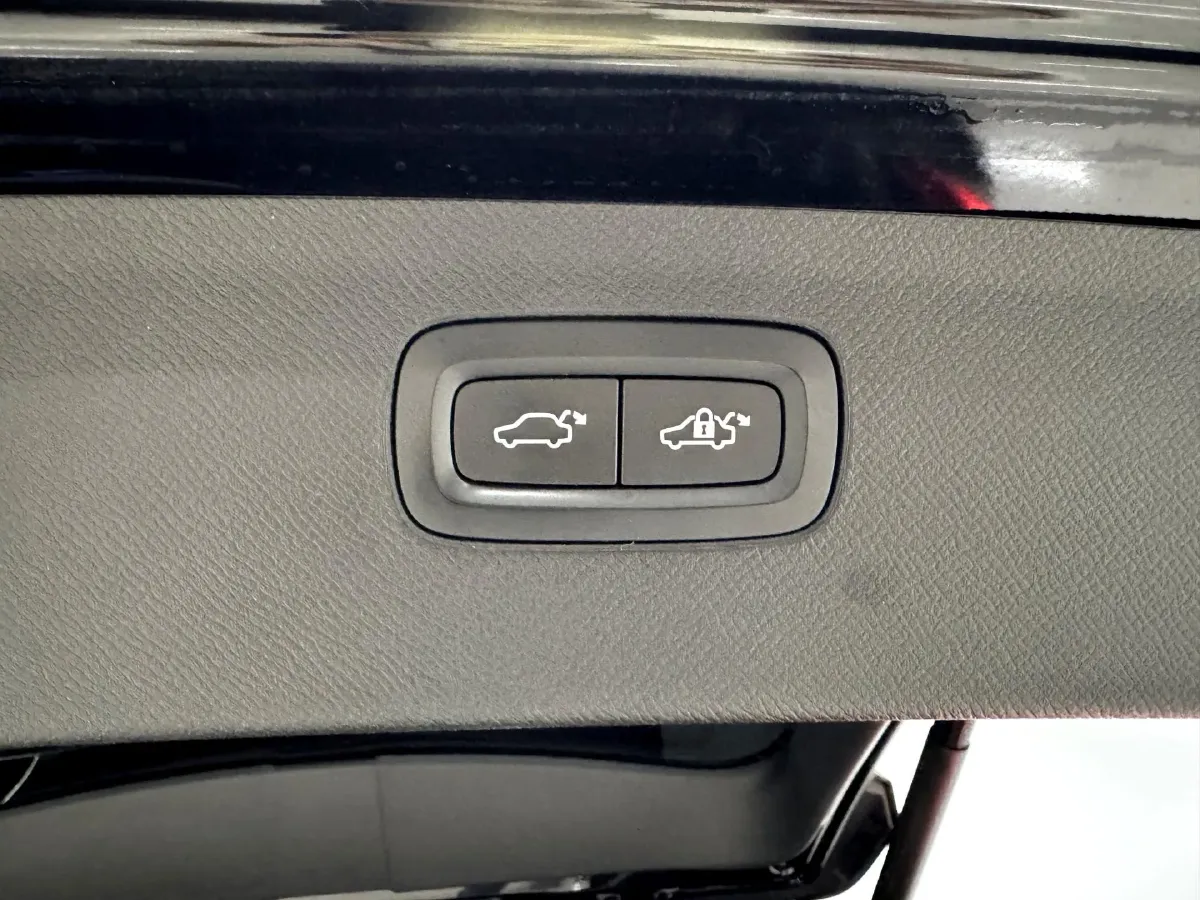 2019 Volvo XC90 2.0T 254HP L4 8AT,autocango,china used car exporter,china ev exporter,chinese used car exporter,chinese used ev exporter