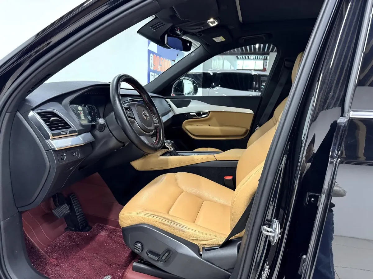 2019 Volvo XC90 2.0T 254HP L4 8AT,autocango,china used car exporter,china ev exporter,chinese used car exporter,chinese used ev exporter