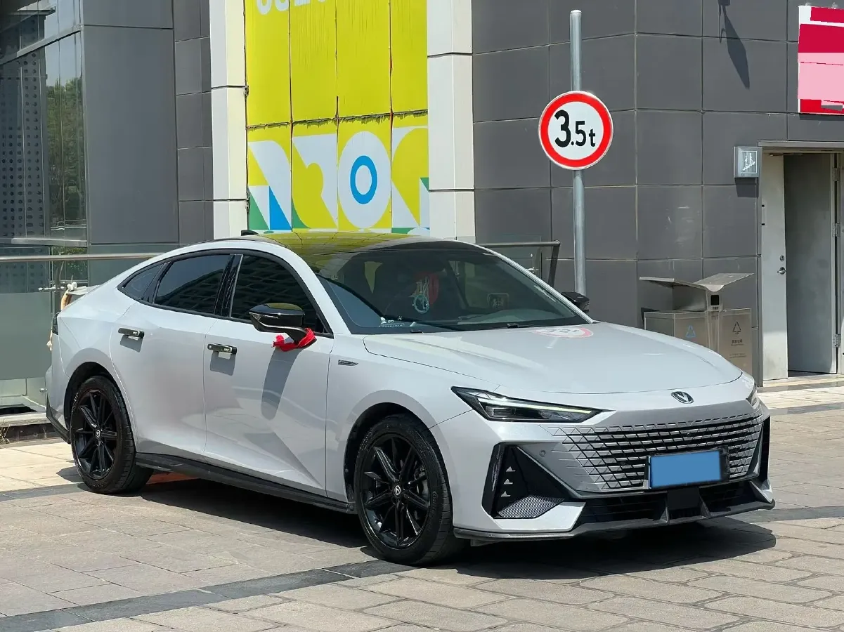 2022 ChangAn UNI-V 1.5T 188HP L4 7DCT,autocango,china used car exporter,china ev exporter,chinese used car exporter,chinese used ev exporter