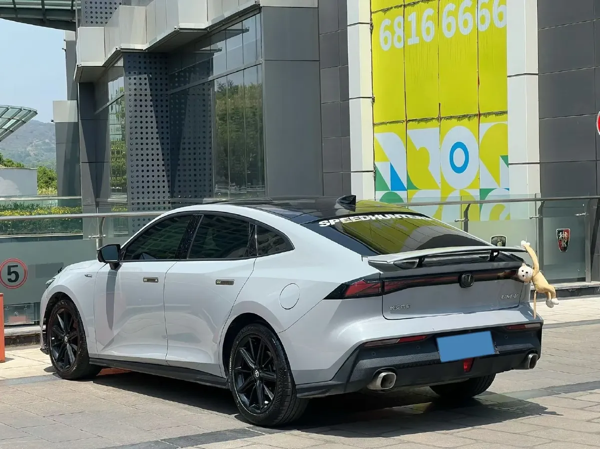 2022 ChangAn UNI-V 1.5T 188HP L4 7DCT,autocango,china used car exporter,china ev exporter,chinese used car exporter,chinese used ev exporter