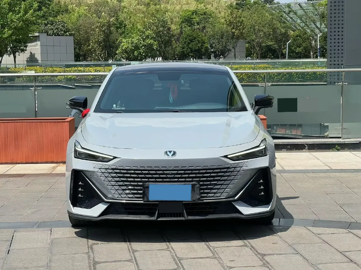 2022 ChangAn UNI-V 1.5T 188HP L4 7DCT,autocango,china used car exporter,china ev exporter,chinese used car exporter,chinese used ev exporter
