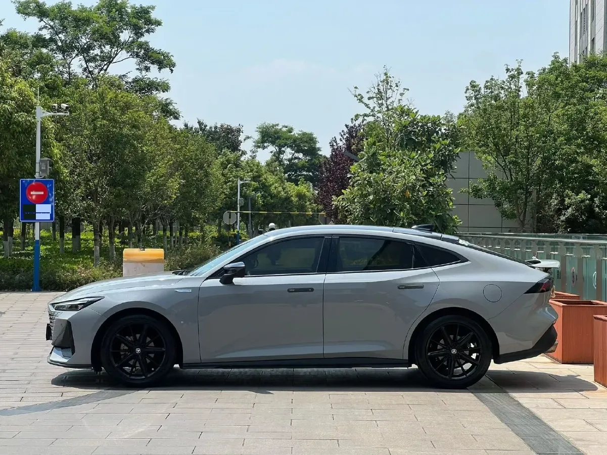 2022 ChangAn UNI-V 1.5T 188HP L4 7DCT,autocango,china used car exporter,china ev exporter,chinese used car exporter,chinese used ev exporter