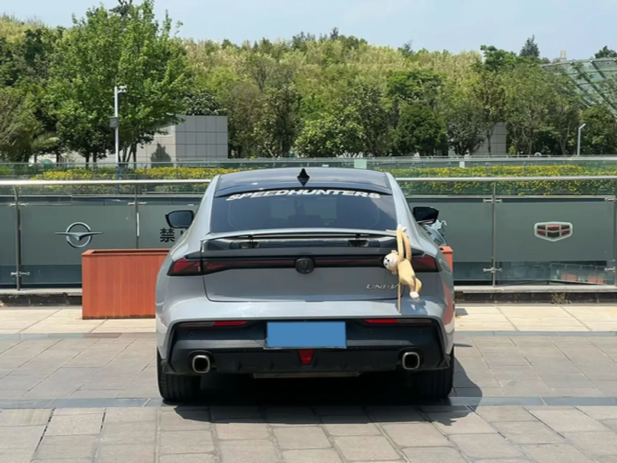 2022 ChangAn UNI-V 1.5T 188HP L4 7DCT,autocango,china used car exporter,china ev exporter,chinese used car exporter,chinese used ev exporter