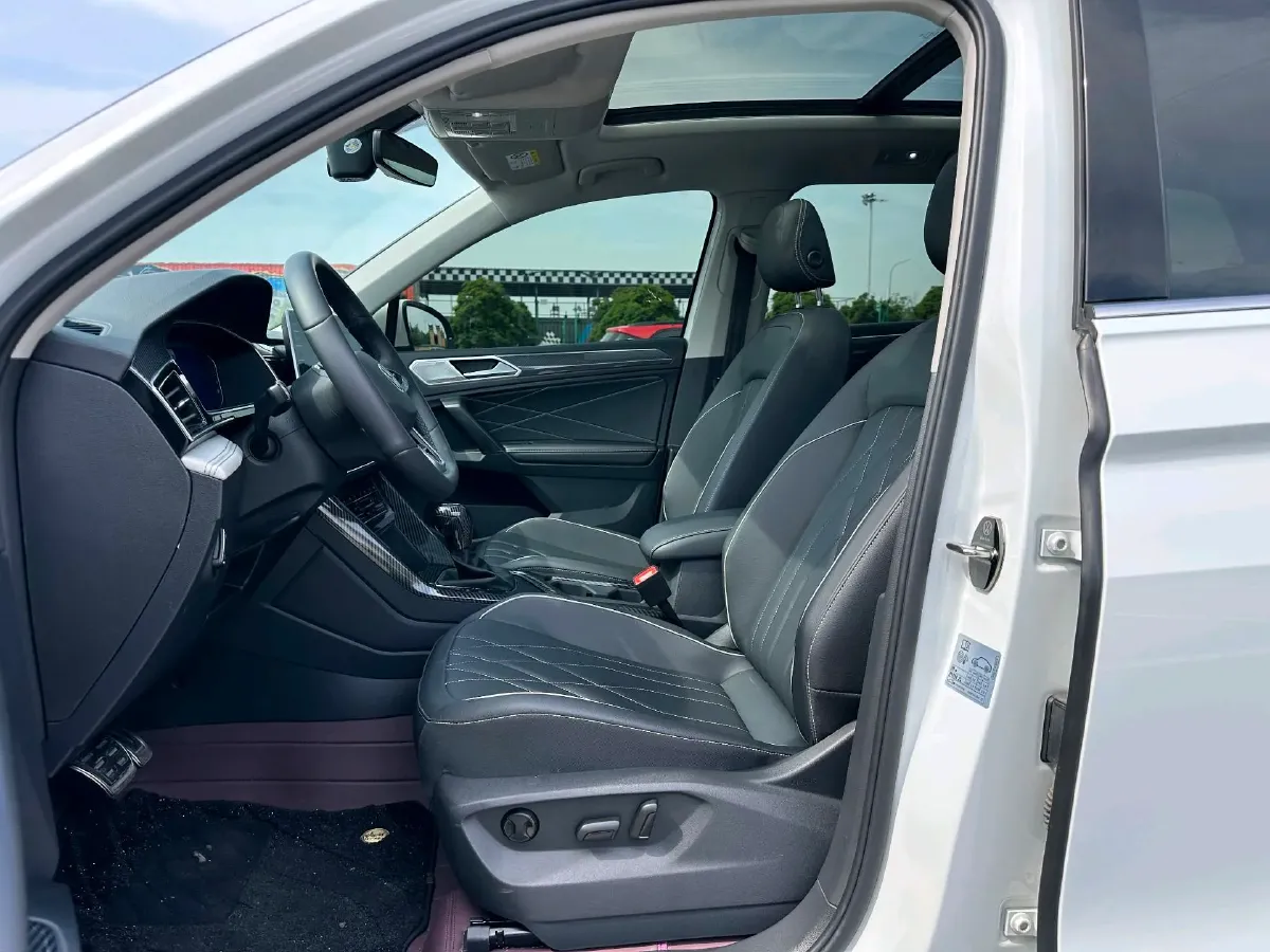 2024 Volkswagen Tiguan L 2.0T 186HP L4 7DCT,autocango,china used car exporter,china ev exporter,chinese used car exporter,chinese used ev exporter
