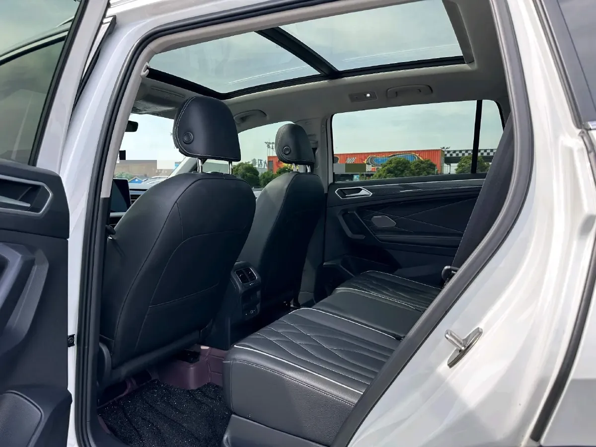 2024 Volkswagen Tiguan L 2.0T 186HP L4 7DCT,autocango,china used car exporter,china ev exporter,chinese used car exporter,chinese used ev exporter