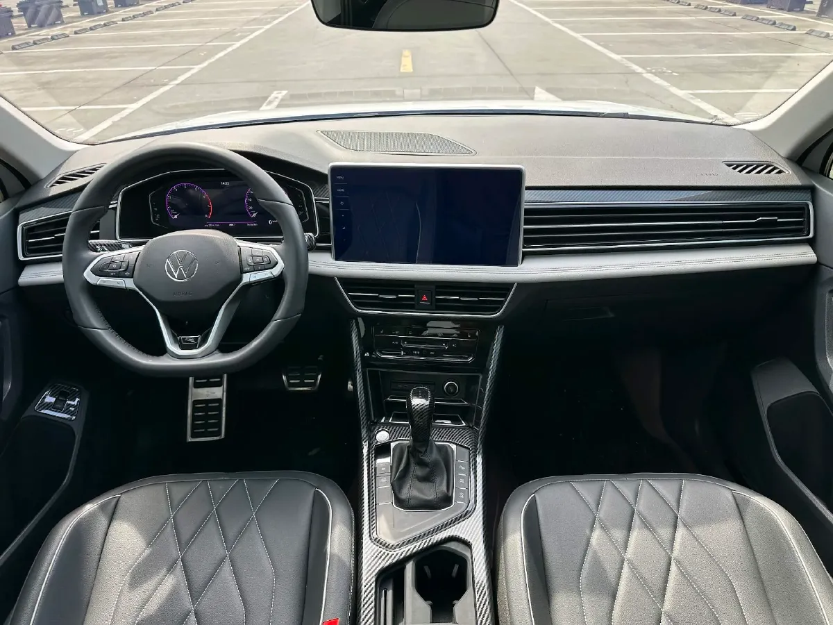 2024 Volkswagen Tiguan L 2.0T 186HP L4 7DCT,autocango,china used car exporter,china ev exporter,chinese used car exporter,chinese used ev exporter